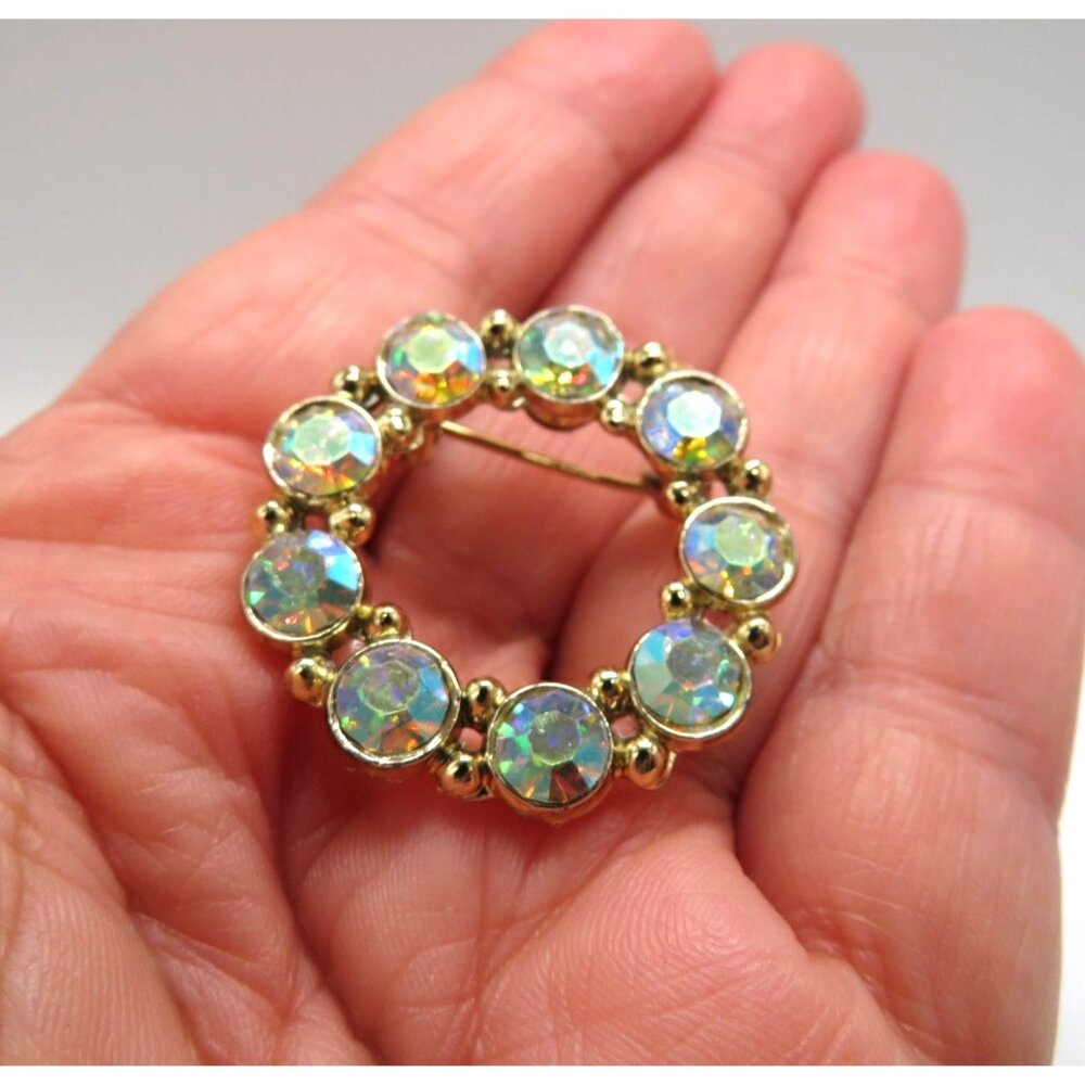 Vintage Brooch Aurora Borealis Crystal Circle Brooch Gold‎ Tone Pin - Picture 13 of 13